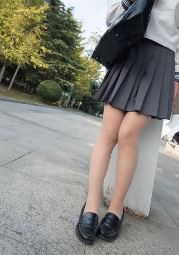 丰满少妇与大狼拘