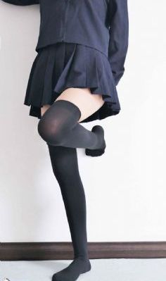 沙滩上的夏娃