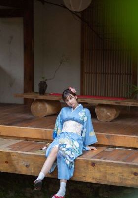 秘书伺候老板玩3p