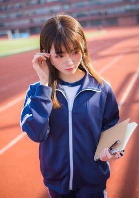 按摩室的女大学生