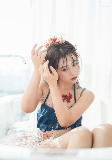 萌白酱喷水视频